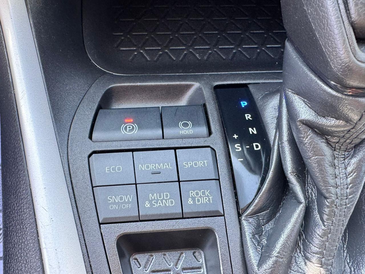 2021 Toyota RAV4 LE - Photo #14