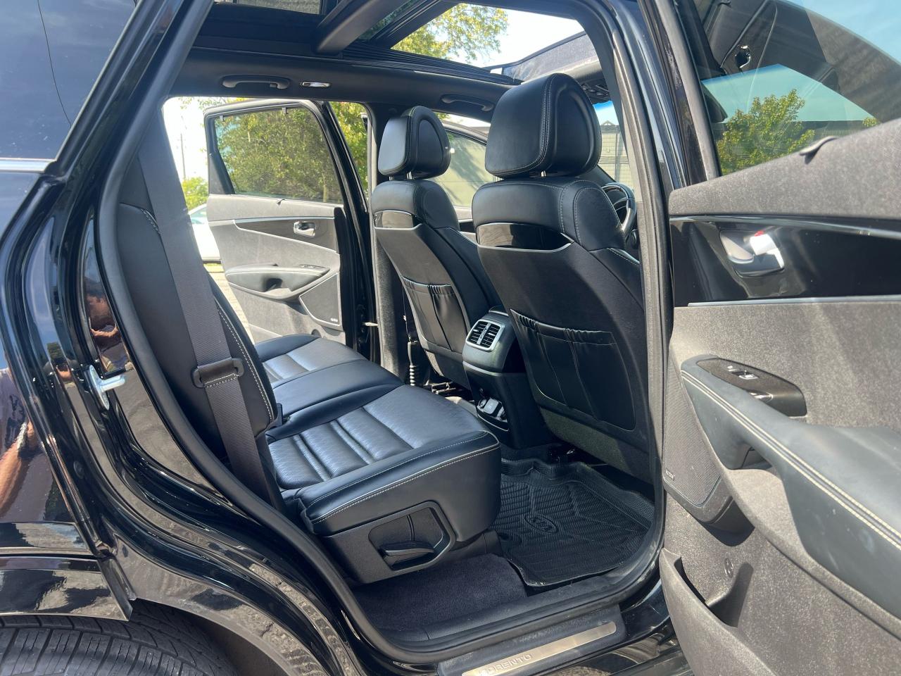 2016 Kia Sorento 3.3L SX - Photo #23