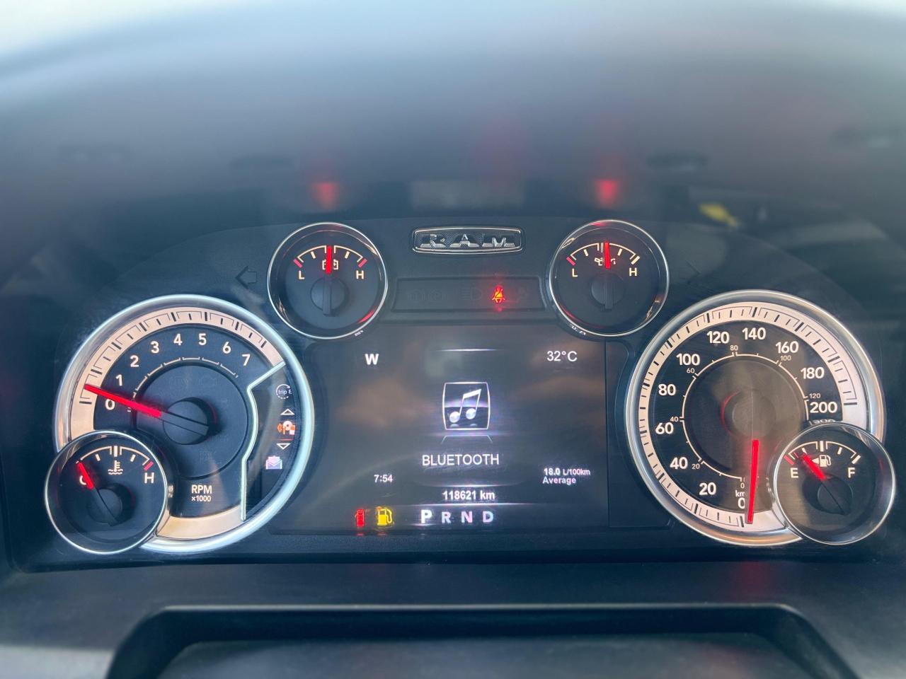 2017 RAM 1500 SLT - Photo #6