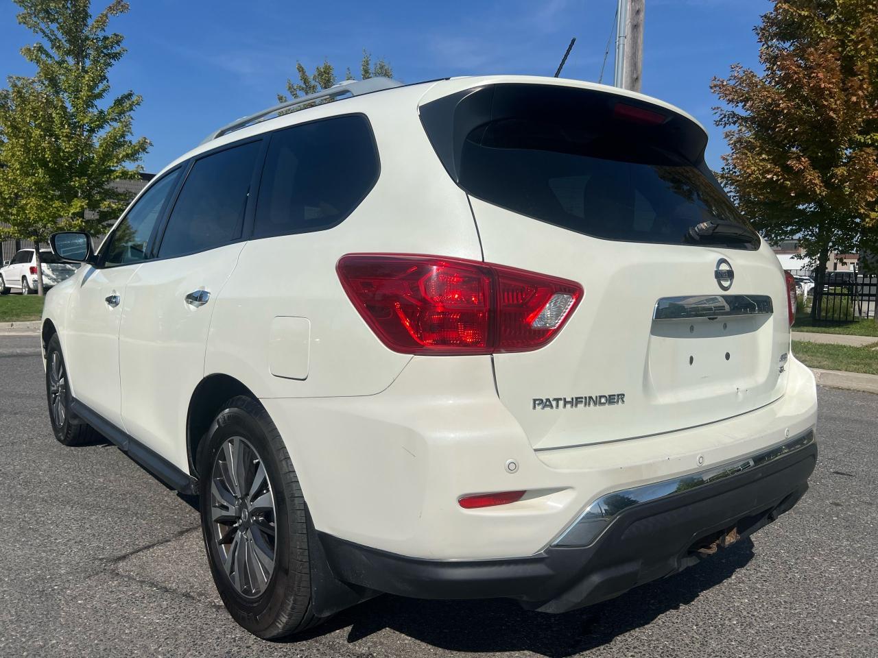 2018 Nissan Pathfinder SL PREMIUM - Photo #3