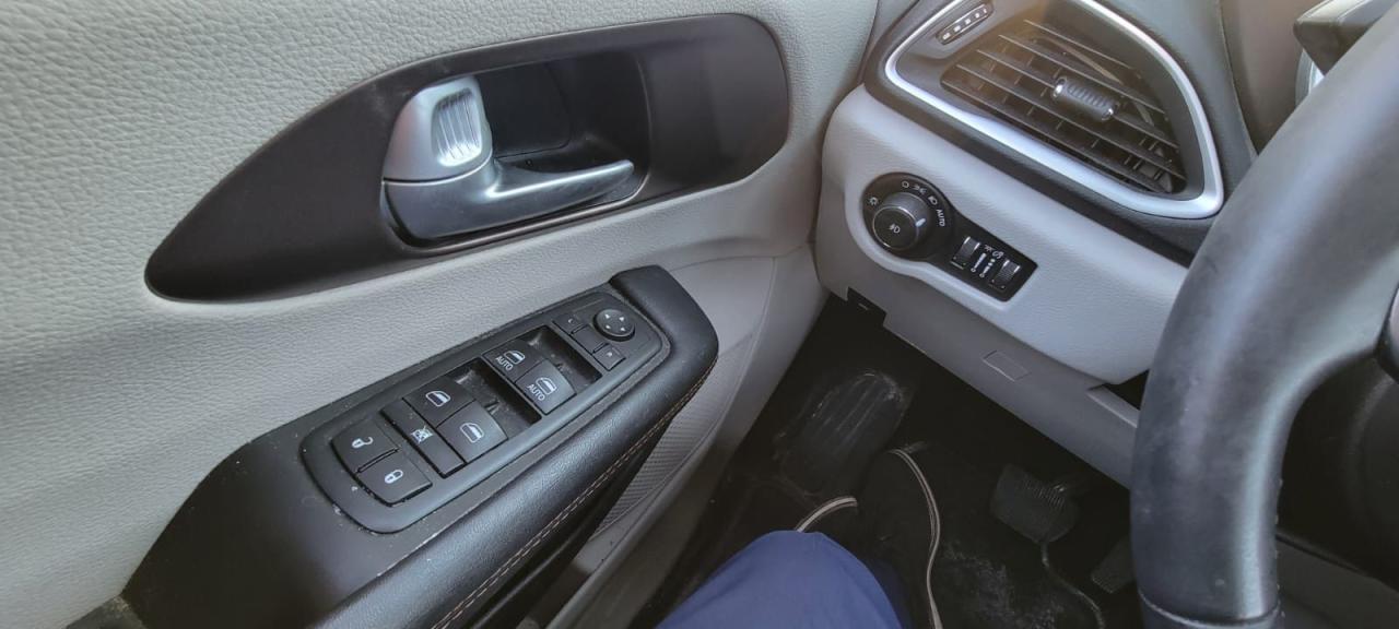 2017 Chrysler Pacifica Touring-L - Photo #16