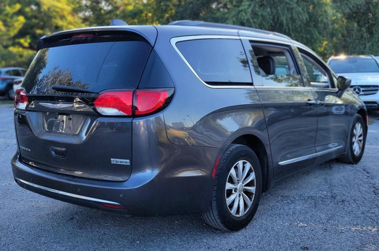 2017 Chrysler Pacifica Touring-L - Photo #4