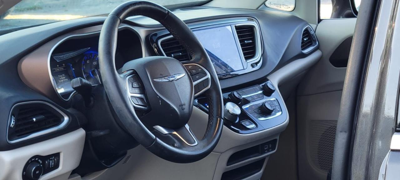 2017 Chrysler Pacifica Touring-L - Photo #9