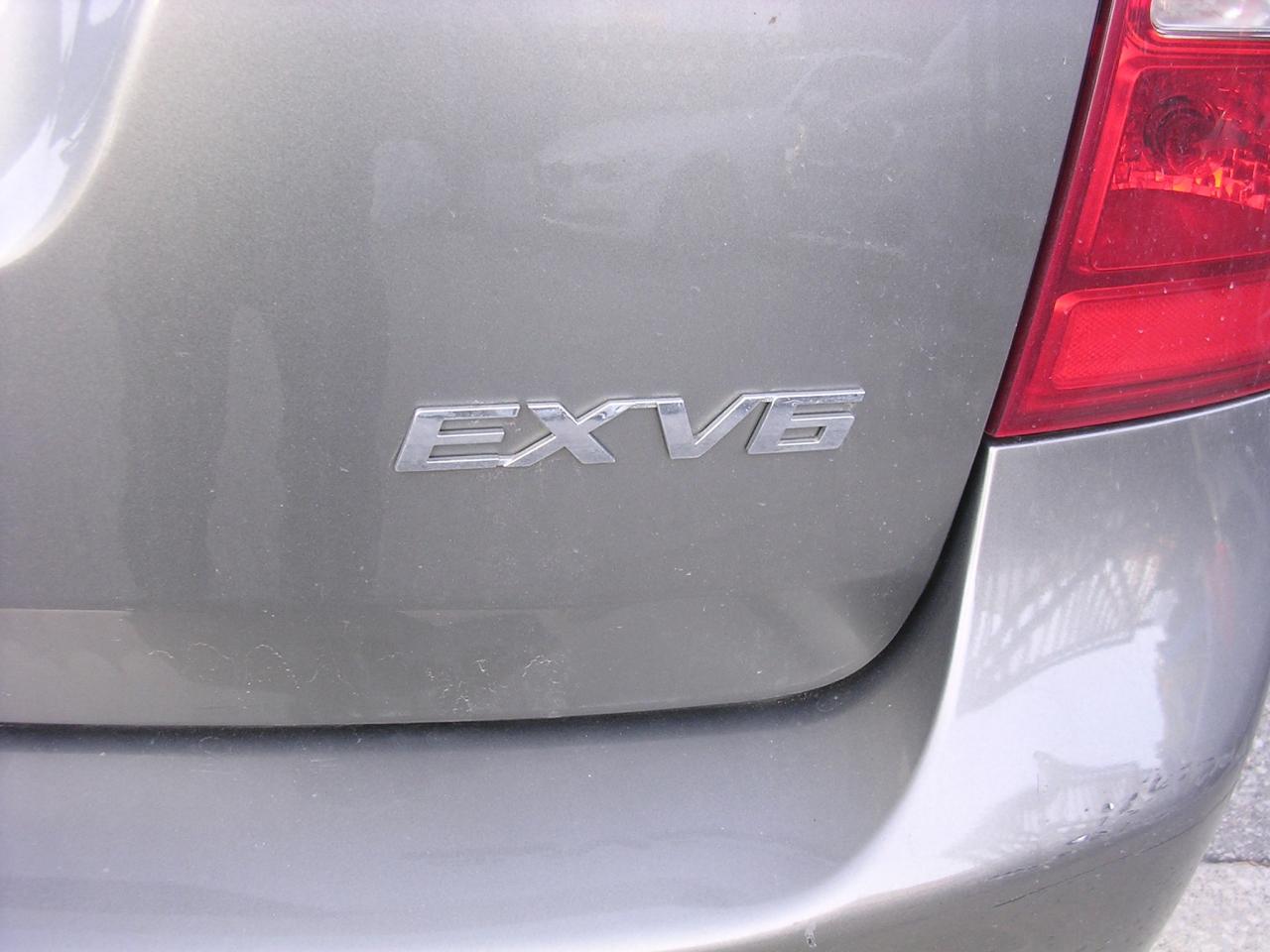 2011 Kia Rondo EX w/3rd Row - Photo #5