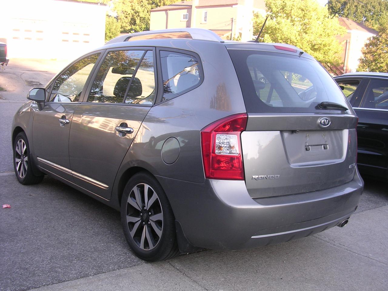 2011 Kia Rondo EX w/3rd Row - Photo #4