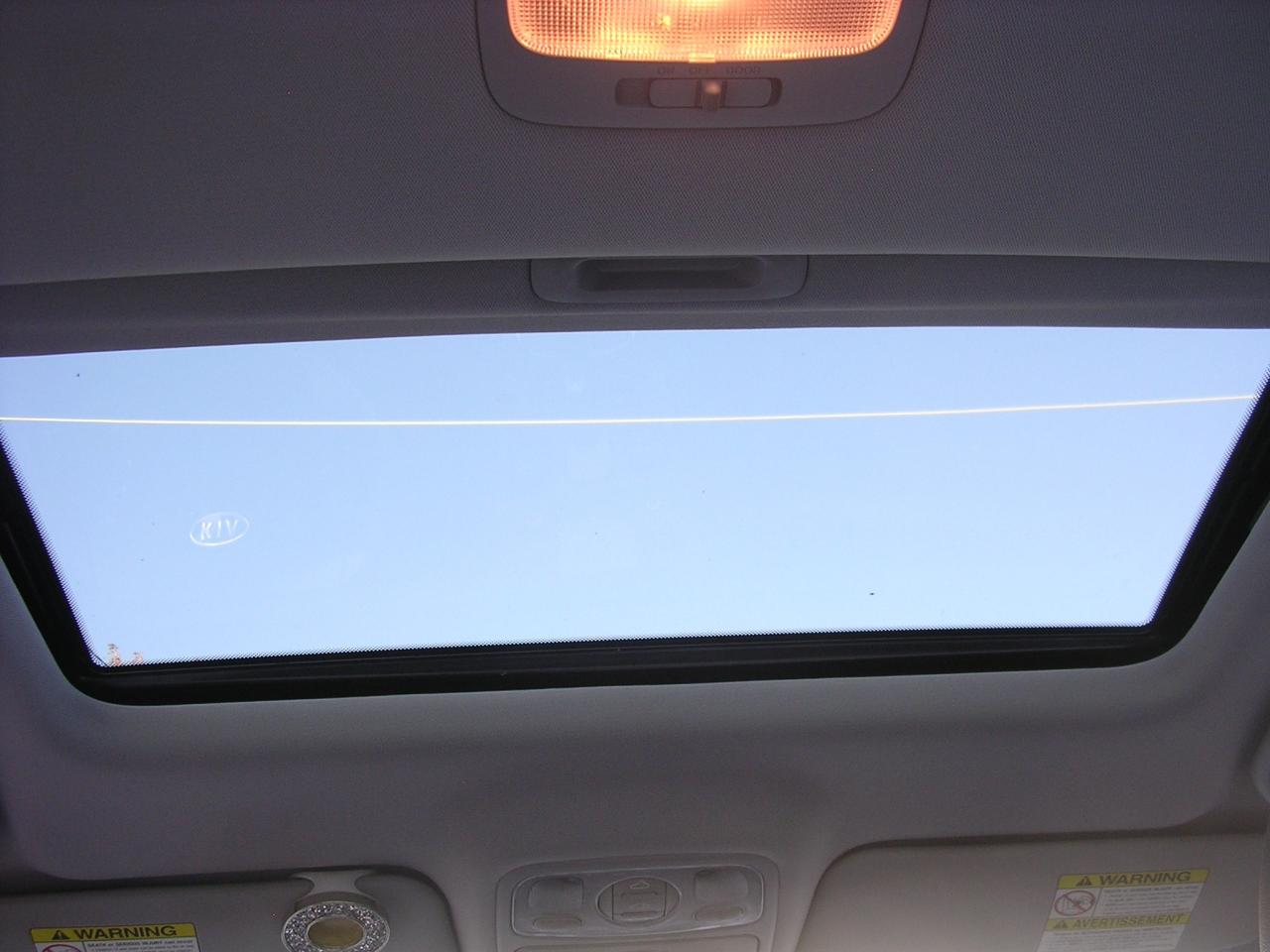 2011 Kia Rondo EX w/3rd Row - Photo #9
