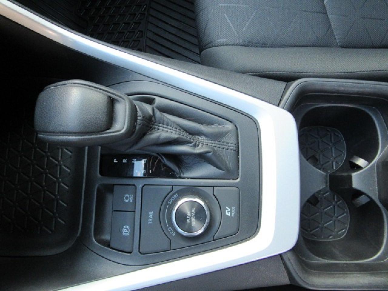2020 Toyota RAV4 Hybrid XLE Photo