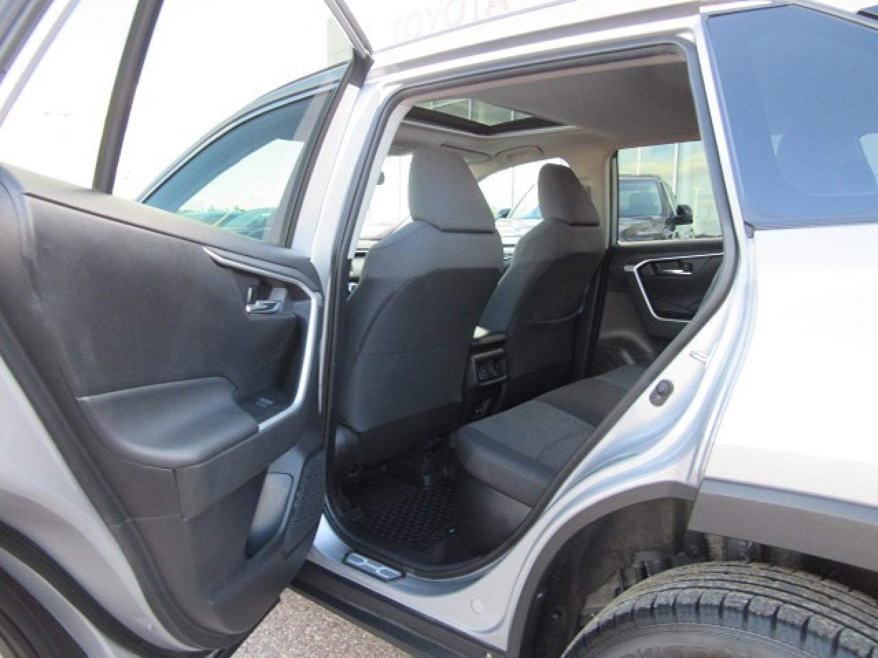 2020 Toyota RAV4 Hybrid XLE Photo
