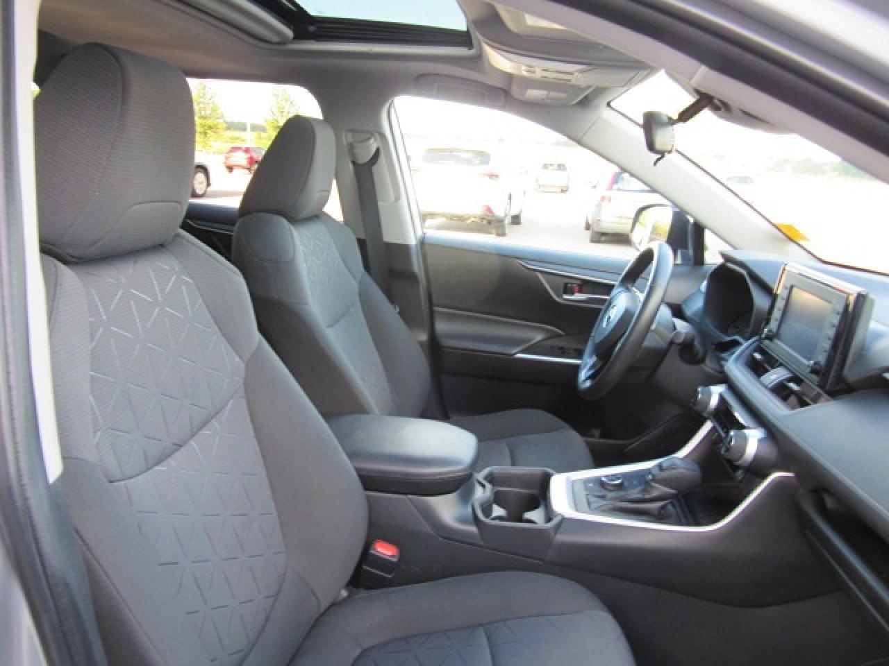 2020 Toyota RAV4 Hybrid XLE Photo