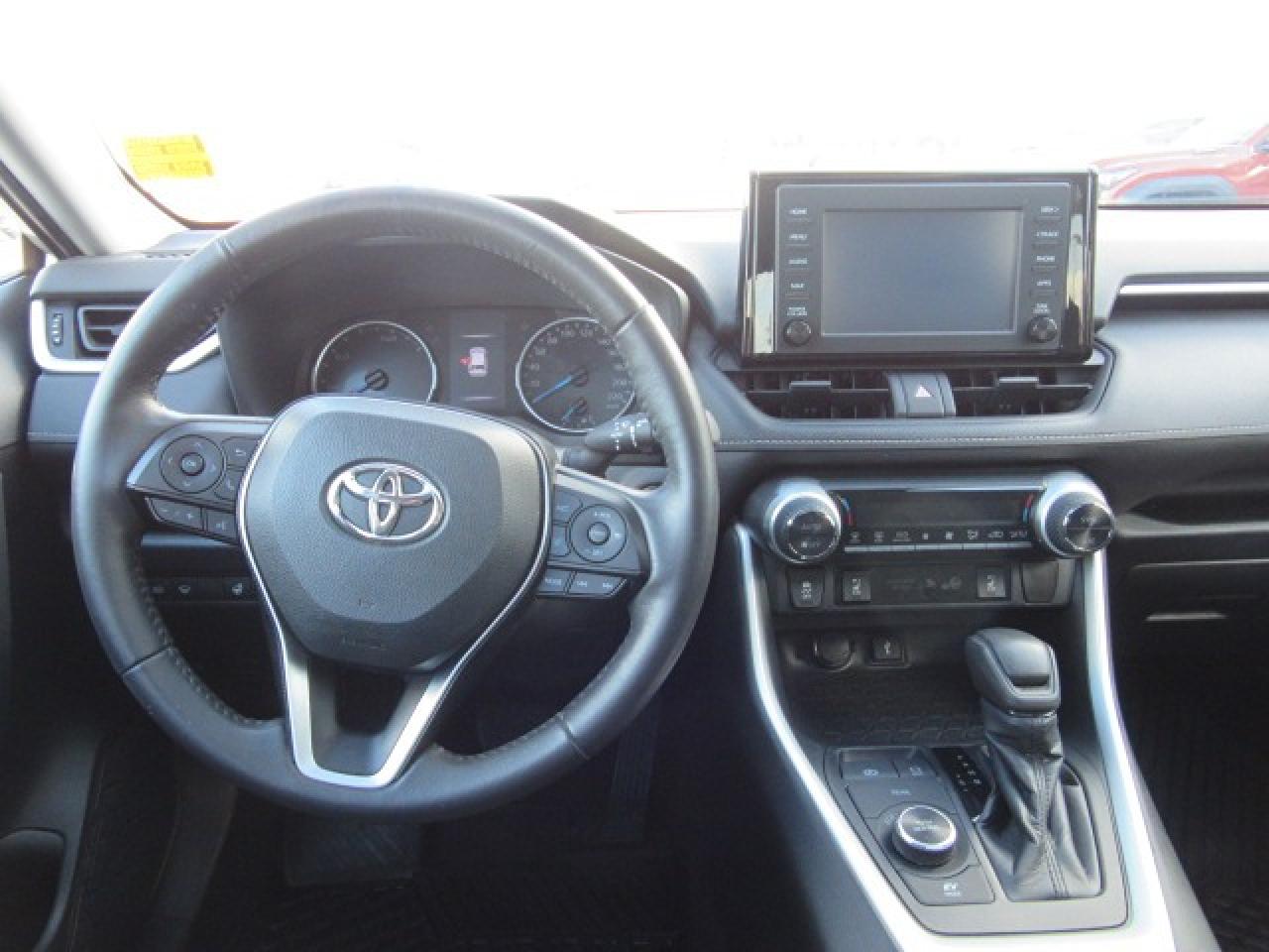 2020 Toyota RAV4 Hybrid XLE Photo