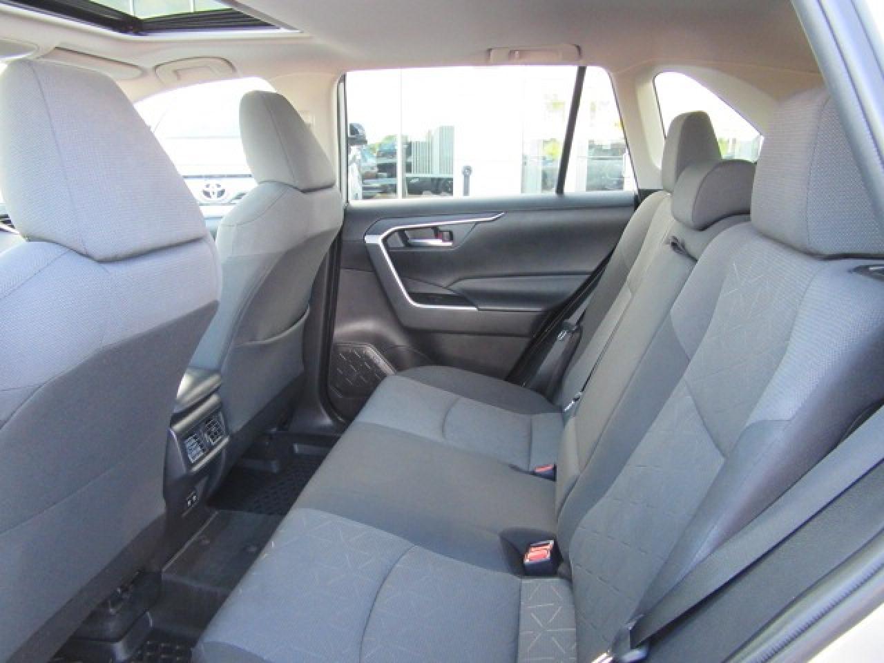 2020 Toyota RAV4 Hybrid XLE Photo