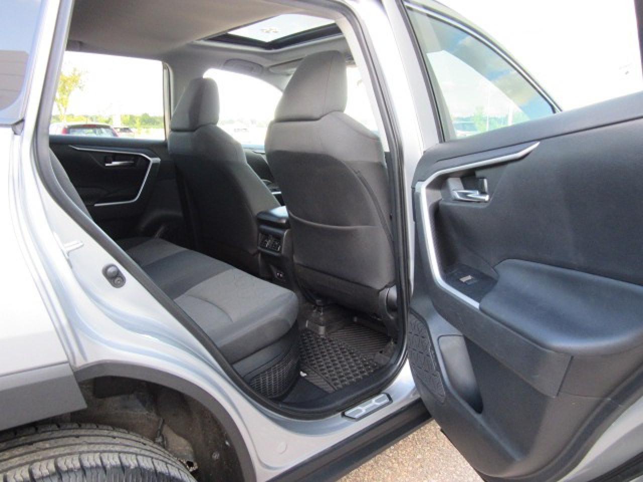 2020 Toyota RAV4 Hybrid XLE Photo