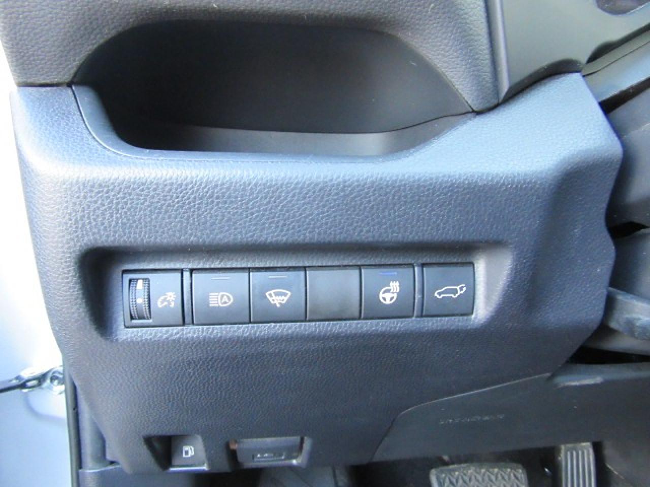 2020 Toyota RAV4 Hybrid XLE Photo