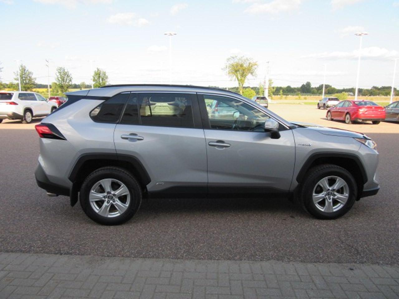 2020 Toyota RAV4 Hybrid XLE Photo