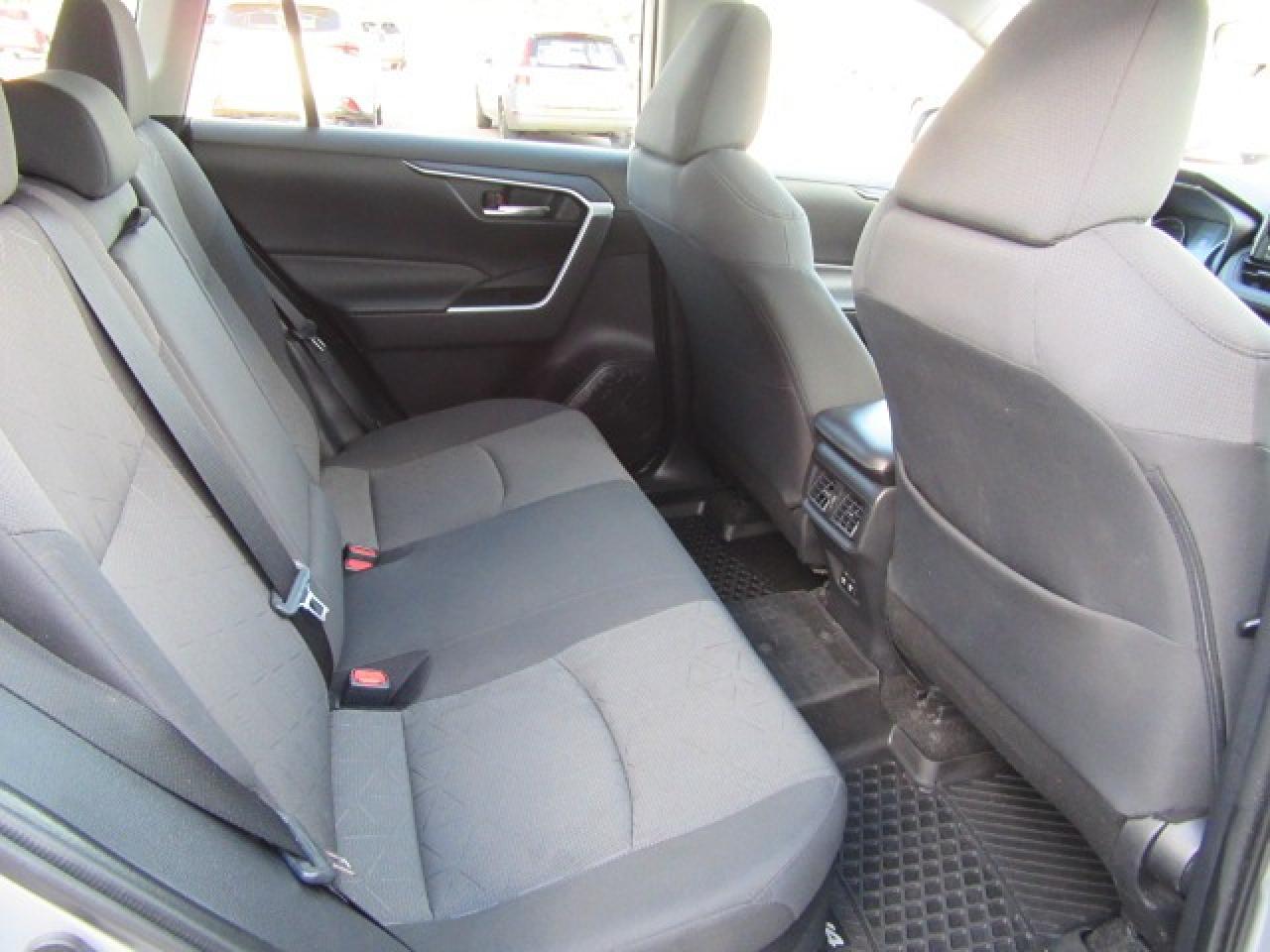 2020 Toyota RAV4 Hybrid XLE Photo