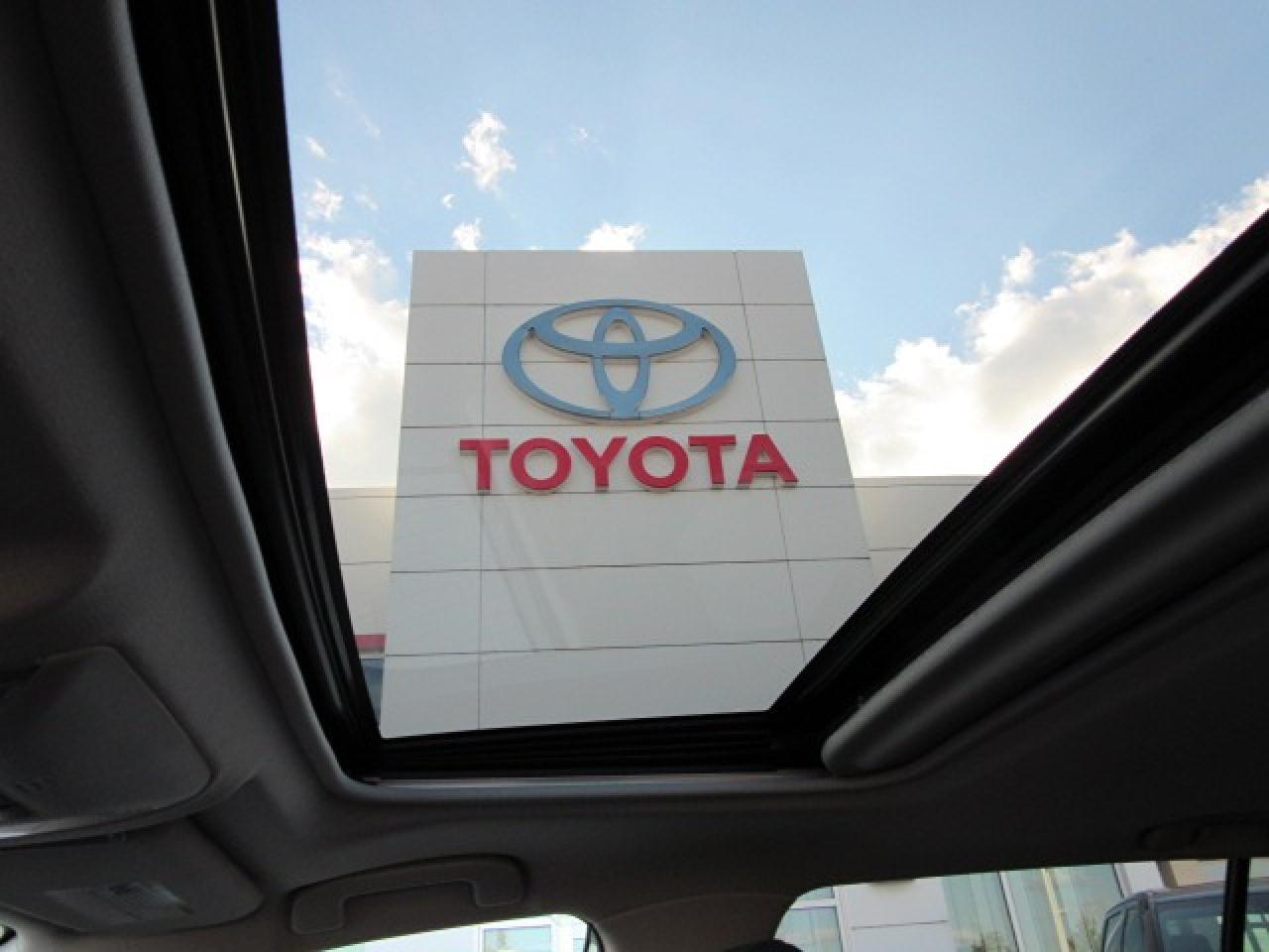 2020 Toyota RAV4 Hybrid XLE Photo