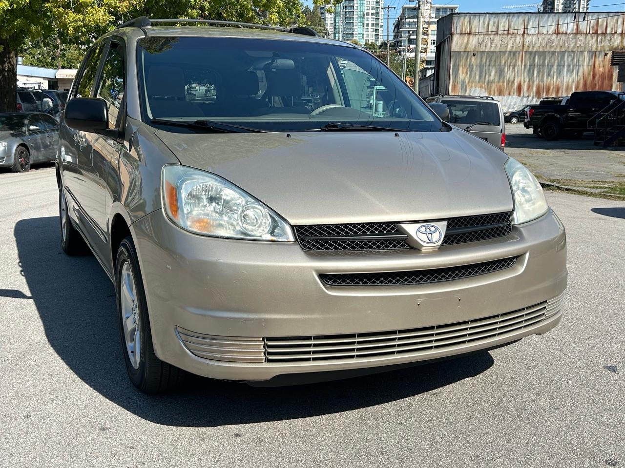 2004 Toyota Sienna CE - Photo #4
