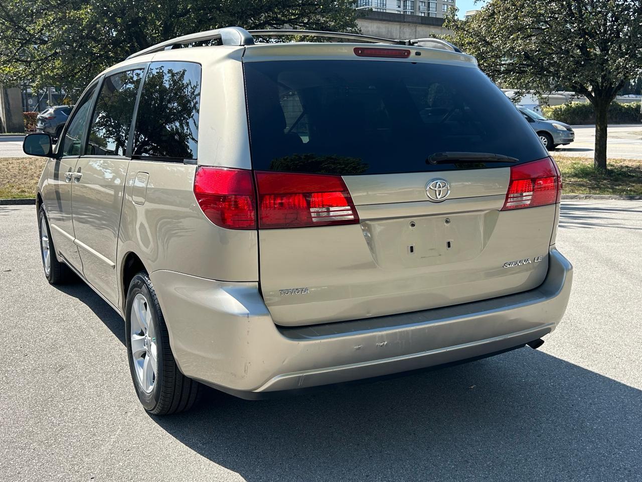 2004 Toyota Sienna CE - Photo #3