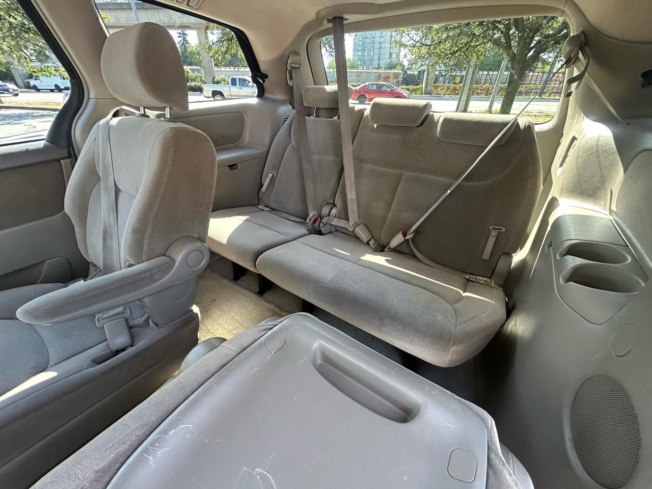 2004 Toyota Sienna CE - Photo #10