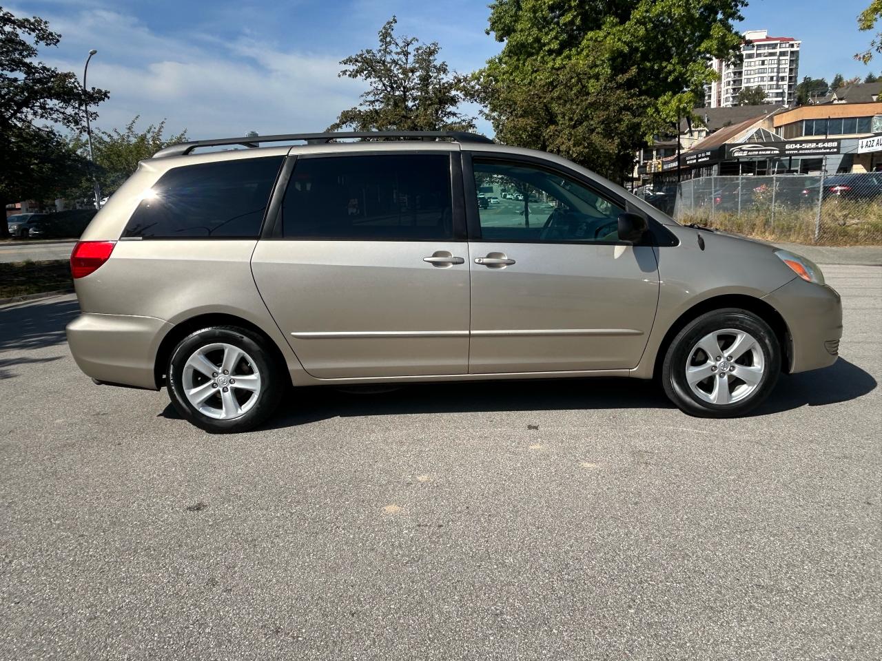 2004 Toyota Sienna CE - Photo #5