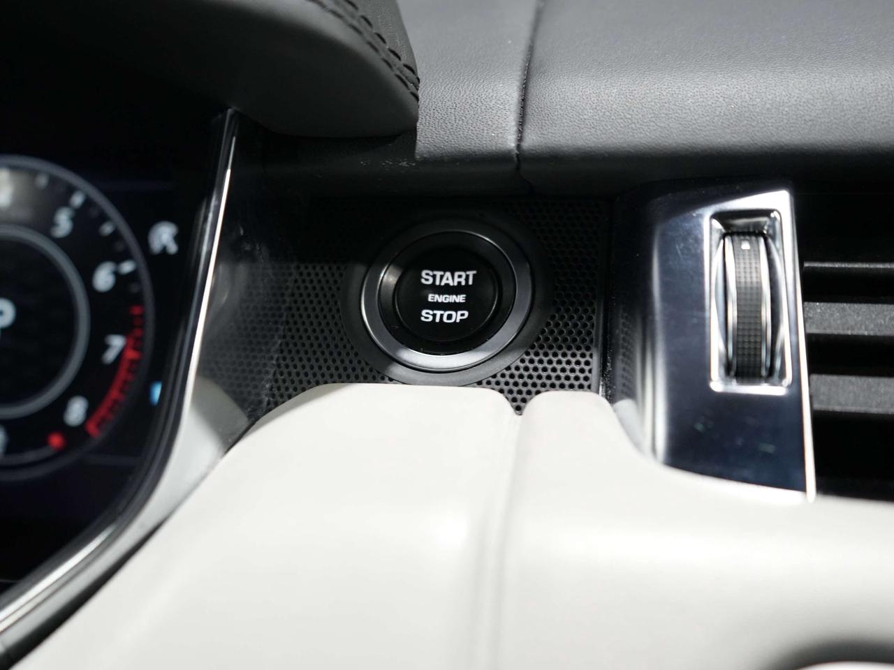 2018 Land Rover Range Rover Sport V8  SVR/HUD/360CAM/PANO/MERIDIAN/22 IN RIMS Photo