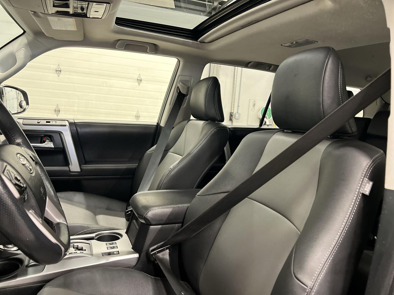 2019 Toyota 4Runner 4X4 | 7-PASSENGER | HTD LEATHER |SUNROOF | TOW PKG Photo