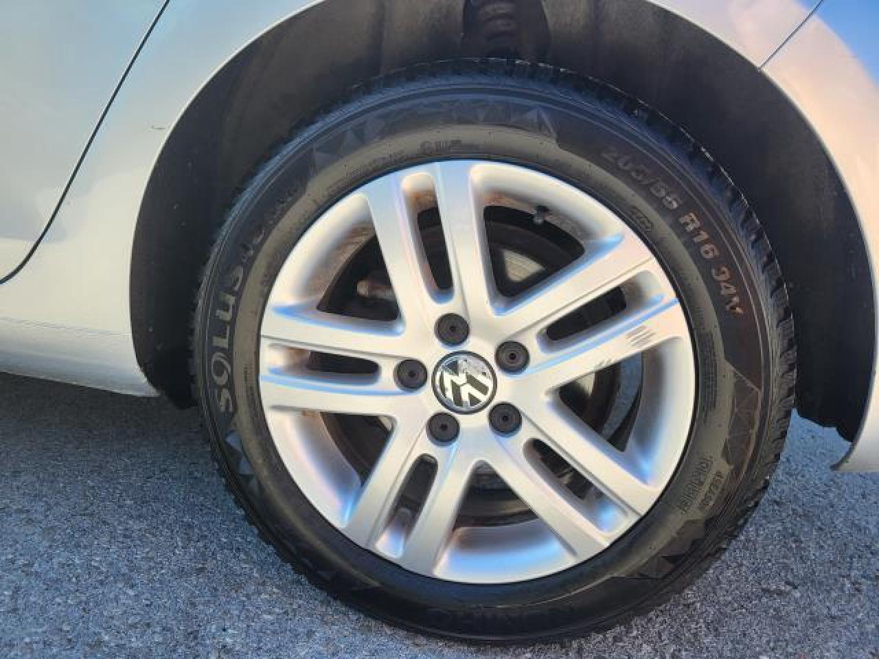 2012 Volkswagen Golf TRENDLINE Photo16