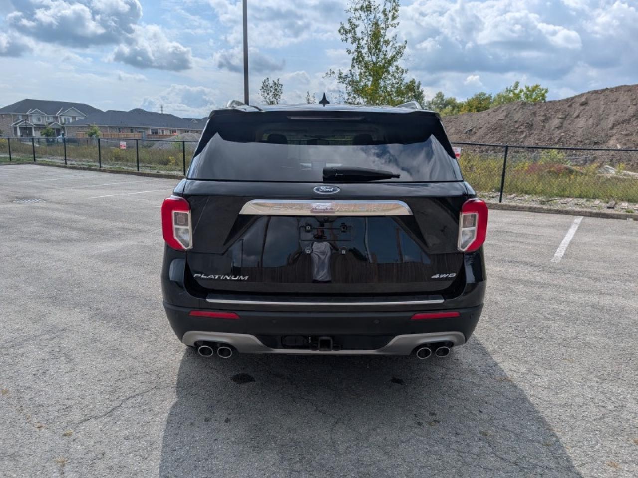 2022 Ford Explorer Platinum  **TECHNOLOGY PACKAGE** Photo