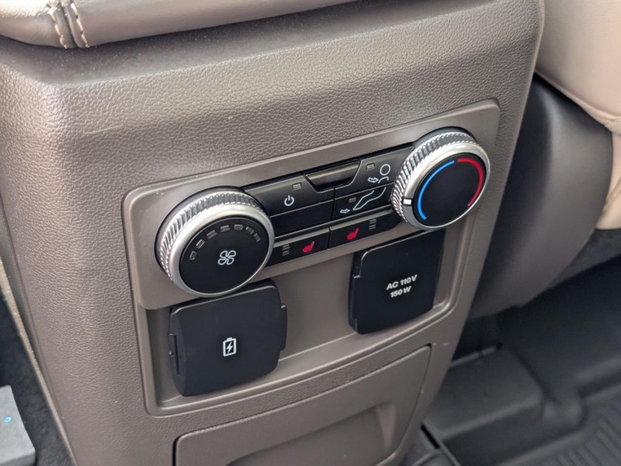 2022 Ford Explorer Platinum  **TECHNOLOGY PACKAGE** Photo