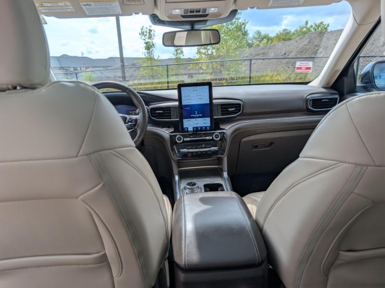 2022 Ford Explorer Platinum  **TECHNOLOGY PACKAGE** Photo