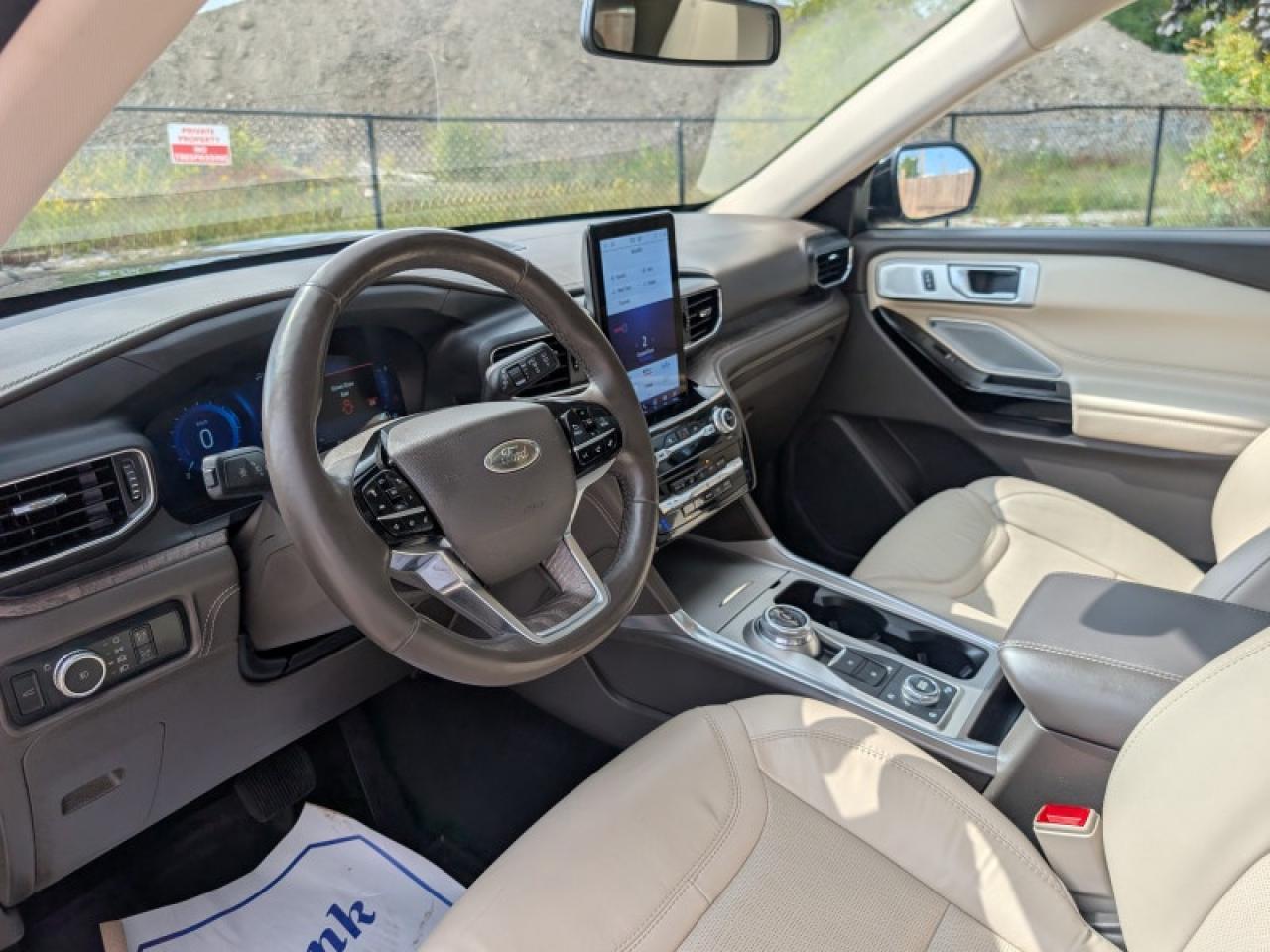 2022 Ford Explorer Platinum  **TECHNOLOGY PACKAGE** Photo