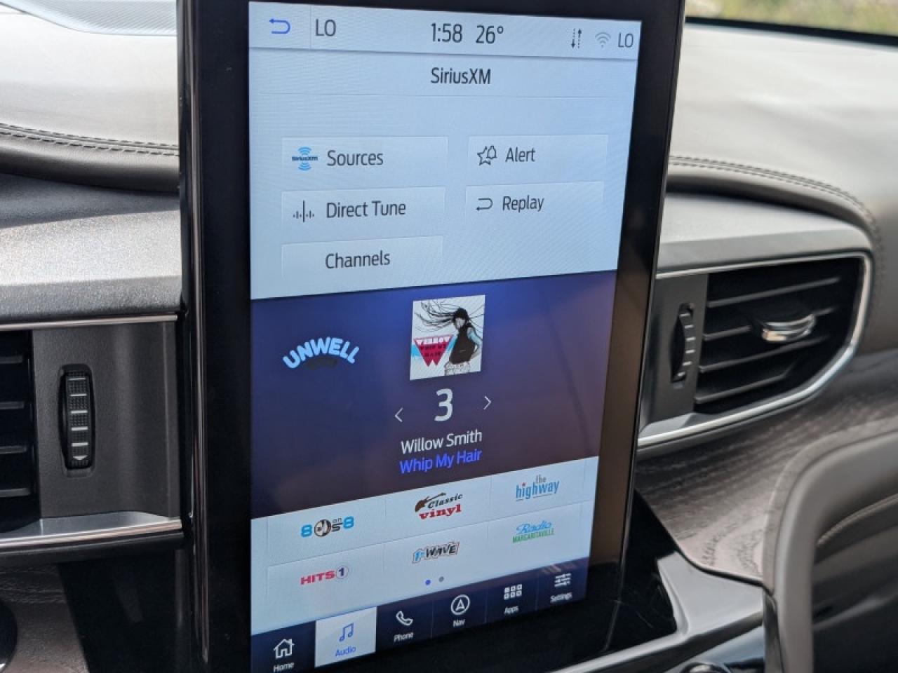 2022 Ford Explorer Platinum  **TECHNOLOGY PACKAGE** Photo