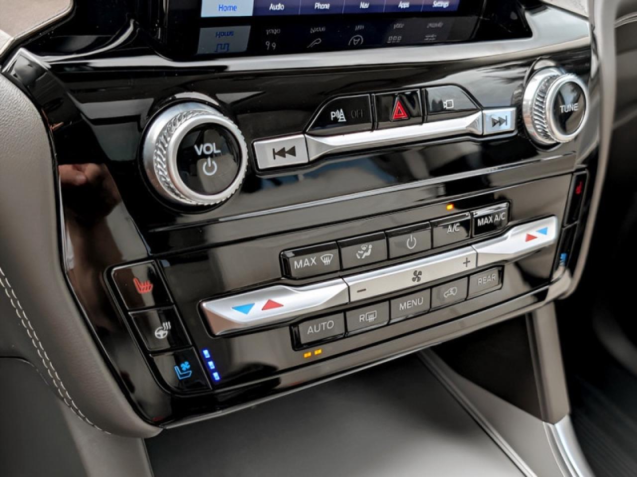 2022 Ford Explorer Platinum  **TECHNOLOGY PACKAGE** Photo