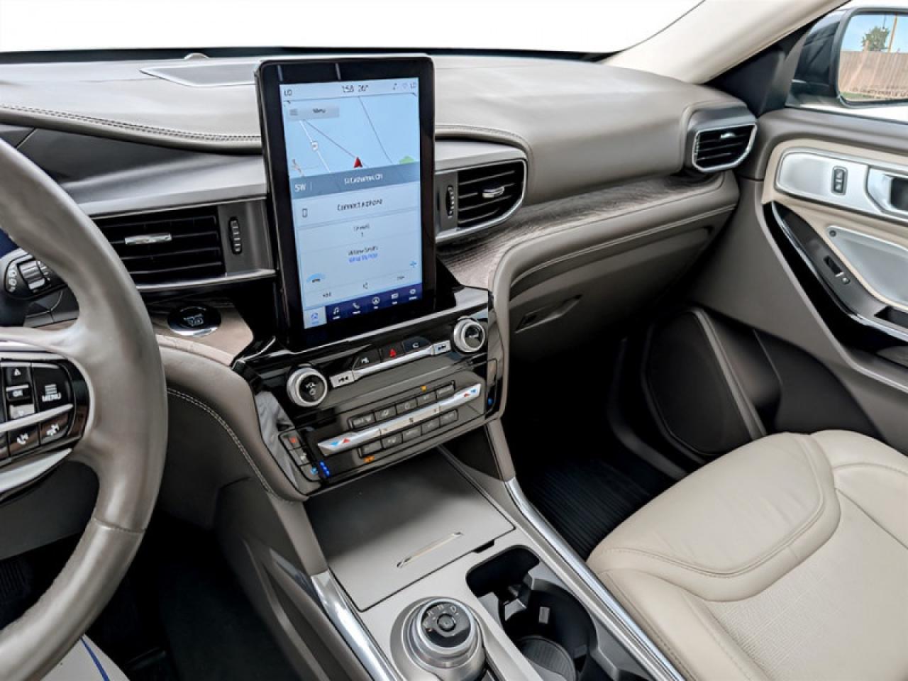 2022 Ford Explorer Platinum  **TECHNOLOGY PACKAGE** Photo