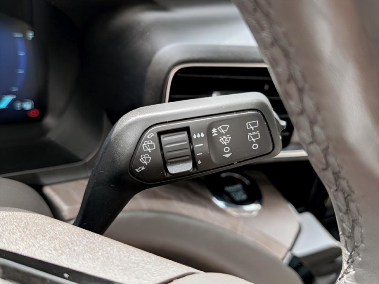 2022 Ford Explorer Platinum  **TECHNOLOGY PACKAGE** Photo