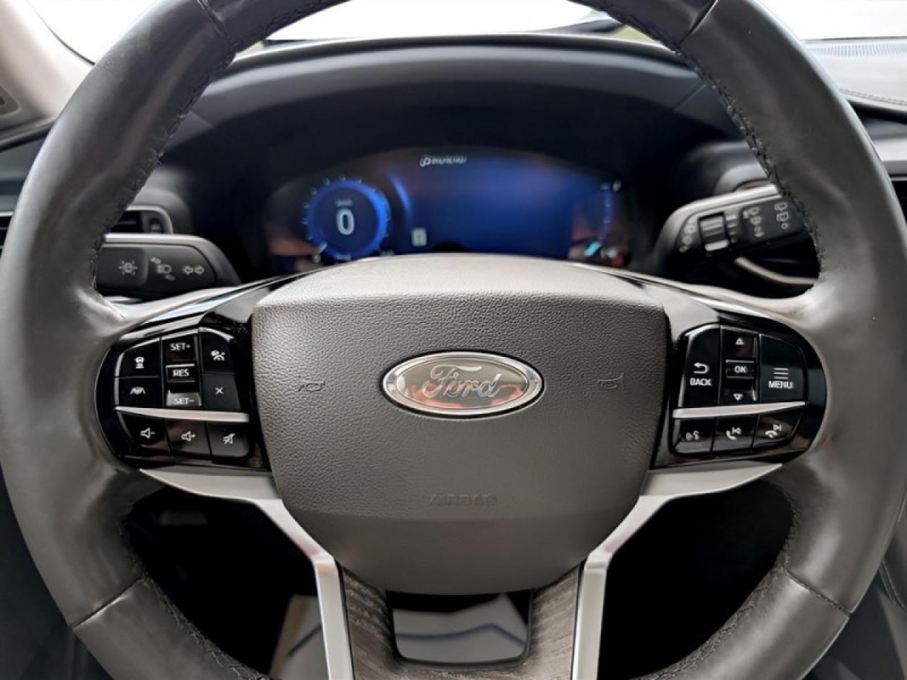 2022 Ford Explorer Platinum  **TECHNOLOGY PACKAGE** Photo