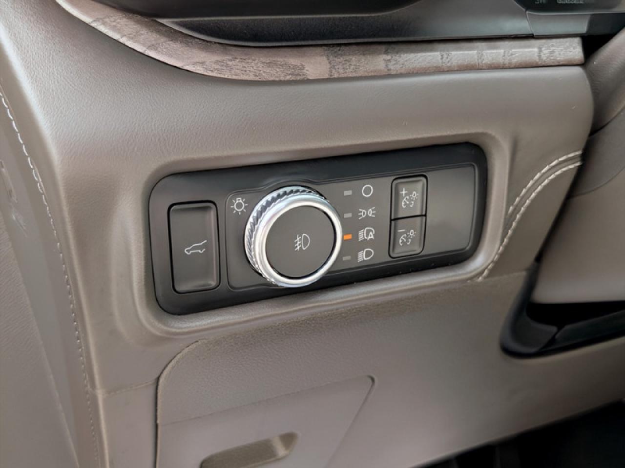 2022 Ford Explorer Platinum  **TECHNOLOGY PACKAGE** Photo