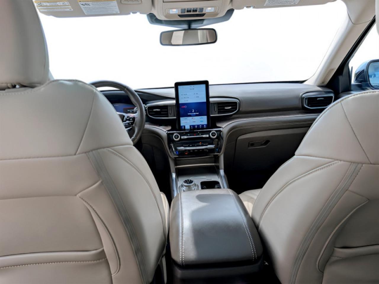 2022 Ford Explorer Platinum  **TECHNOLOGY PACKAGE** Photo