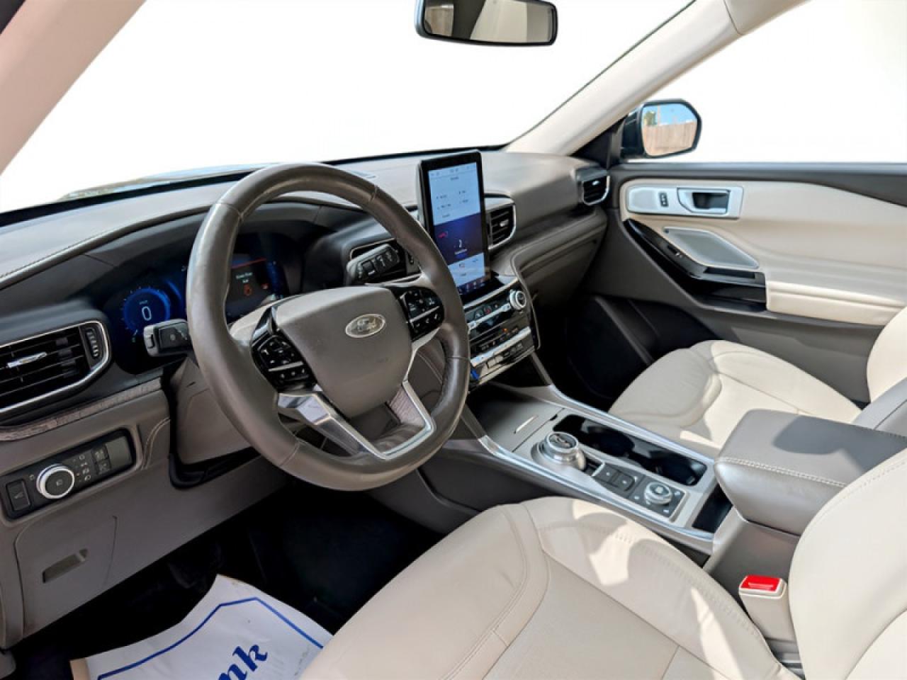 2022 Ford Explorer Platinum  **TECHNOLOGY PACKAGE** Photo
