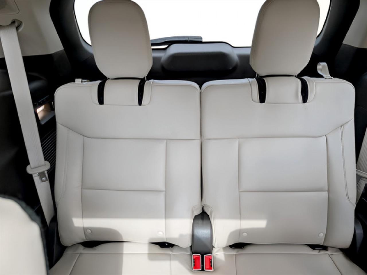 2022 Ford Explorer Platinum  **TECHNOLOGY PACKAGE** Photo