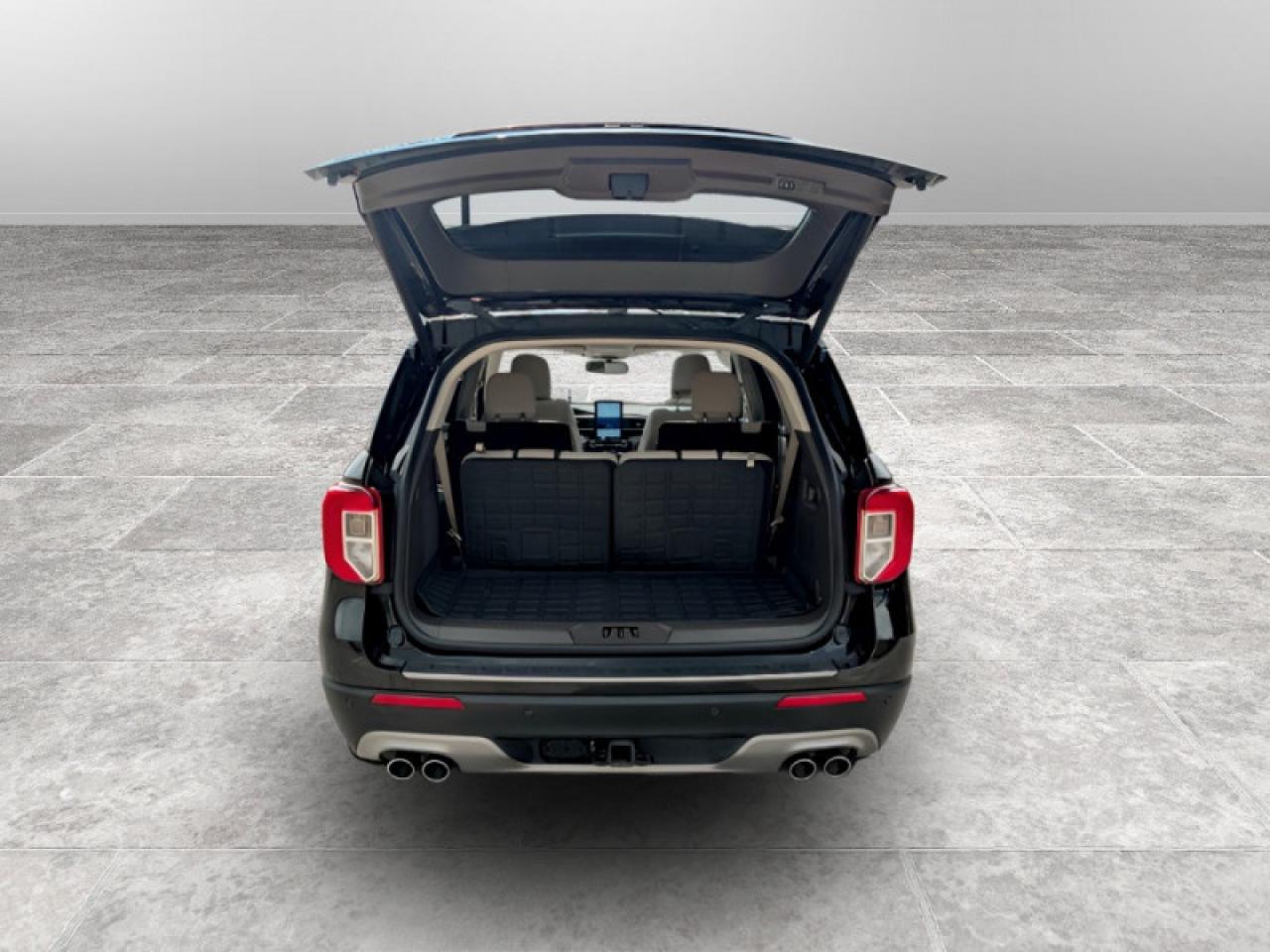 2022 Ford Explorer Platinum  **TECHNOLOGY PACKAGE** Photo