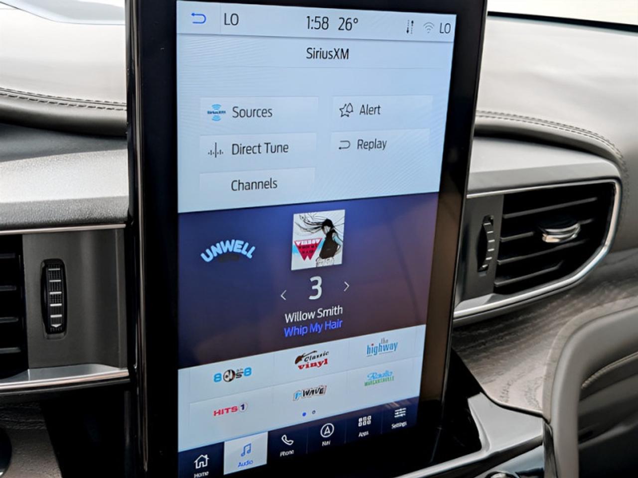 2022 Ford Explorer Platinum  **TECHNOLOGY PACKAGE** Photo