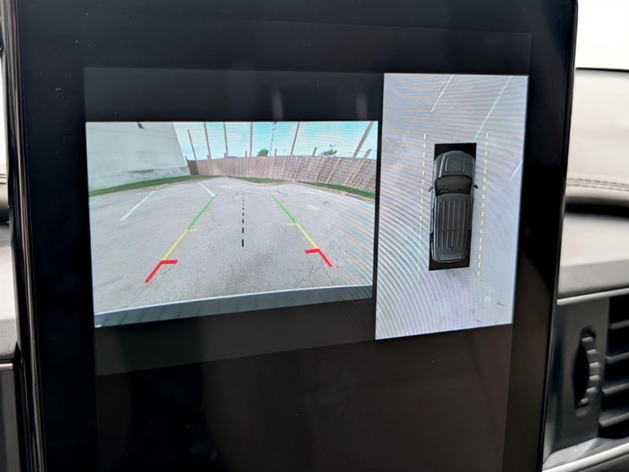 2022 Ford Explorer Platinum  **TECHNOLOGY PACKAGE** Photo