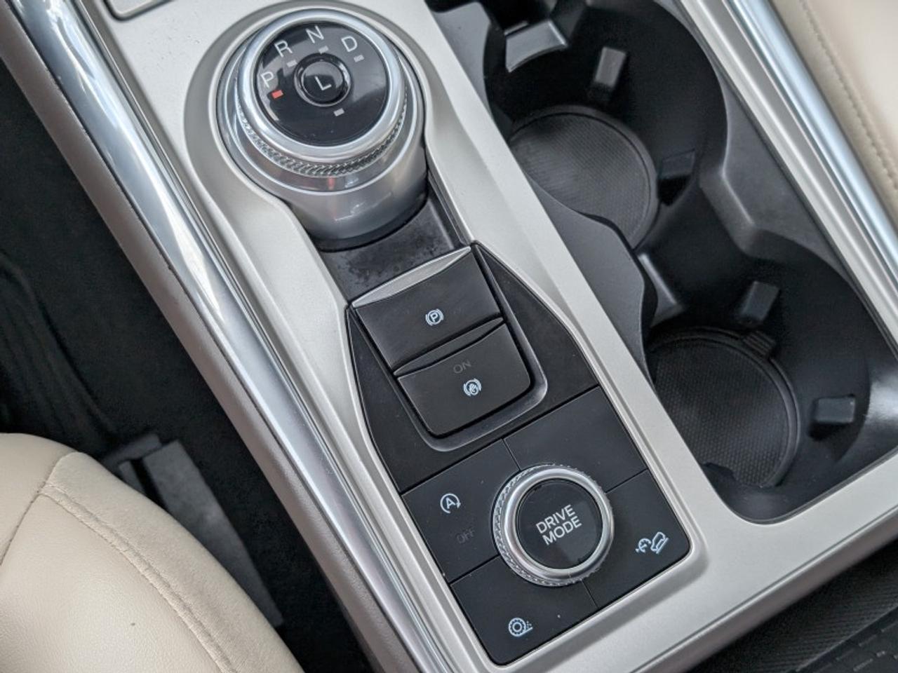 2022 Ford Explorer Platinum  **TECHNOLOGY PACKAGE** Photo