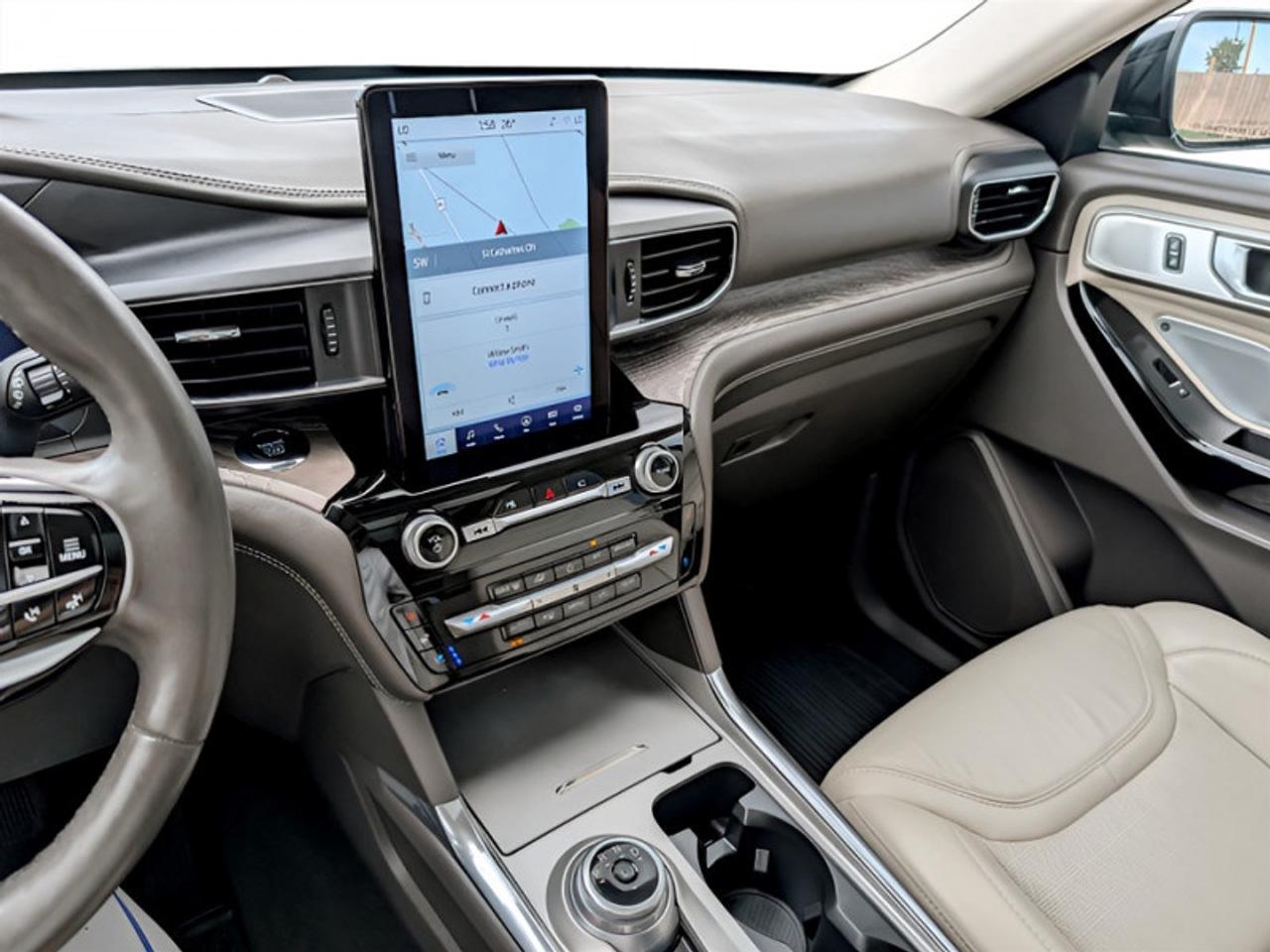 2022 Ford Explorer Platinum  **TECHNOLOGY PACKAGE** Photo