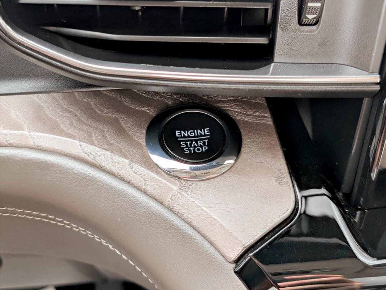 2022 Ford Explorer Platinum  **TECHNOLOGY PACKAGE** Photo