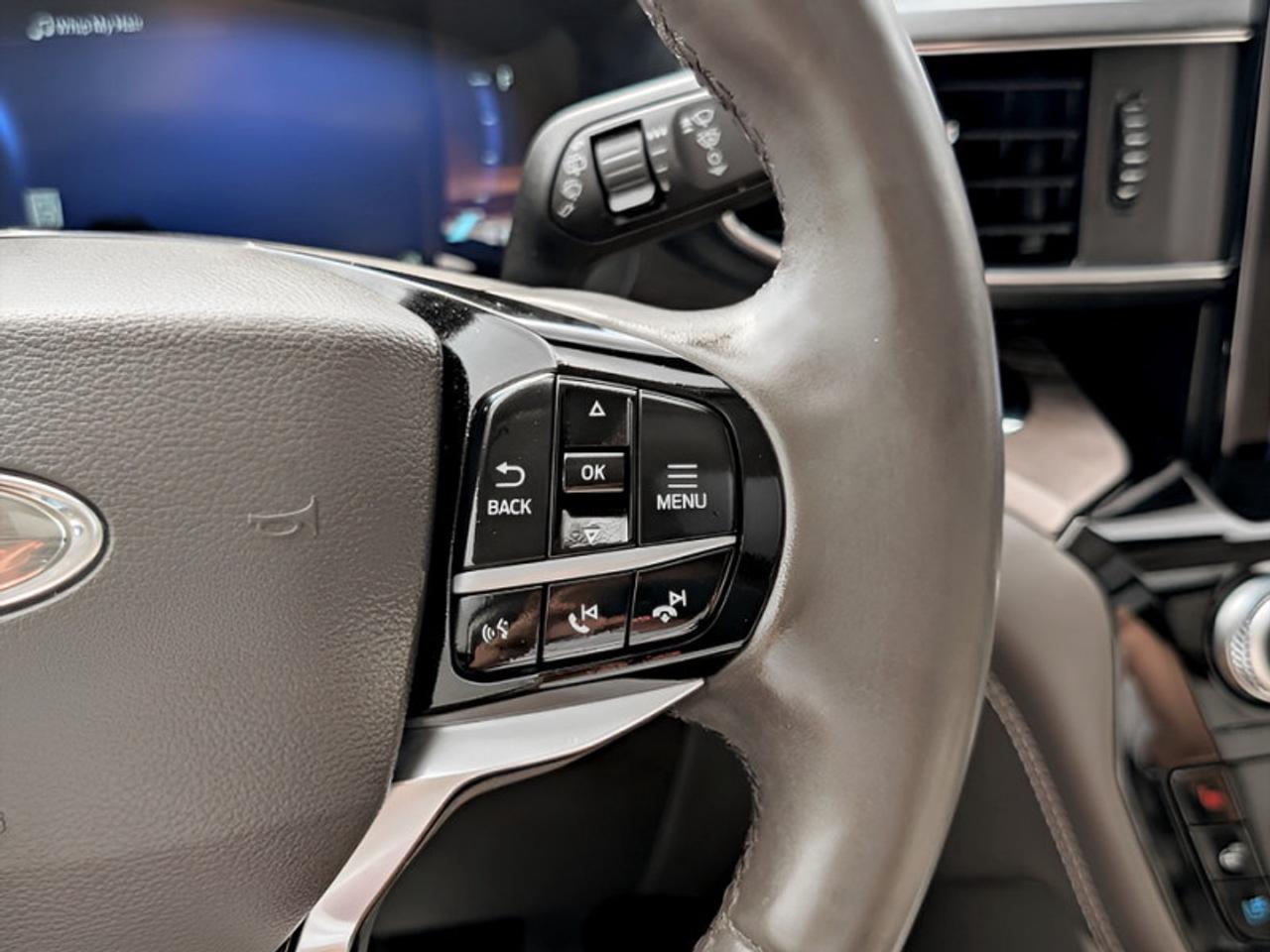 2022 Ford Explorer Platinum  **TECHNOLOGY PACKAGE** Photo