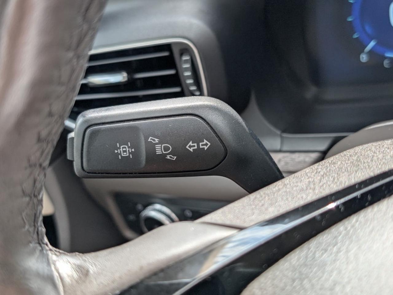 2022 Ford Explorer Platinum  **TECHNOLOGY PACKAGE** Photo