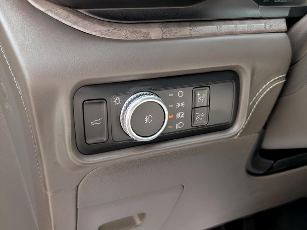 2022 Ford Explorer Platinum  **TECHNOLOGY PACKAGE** Photo