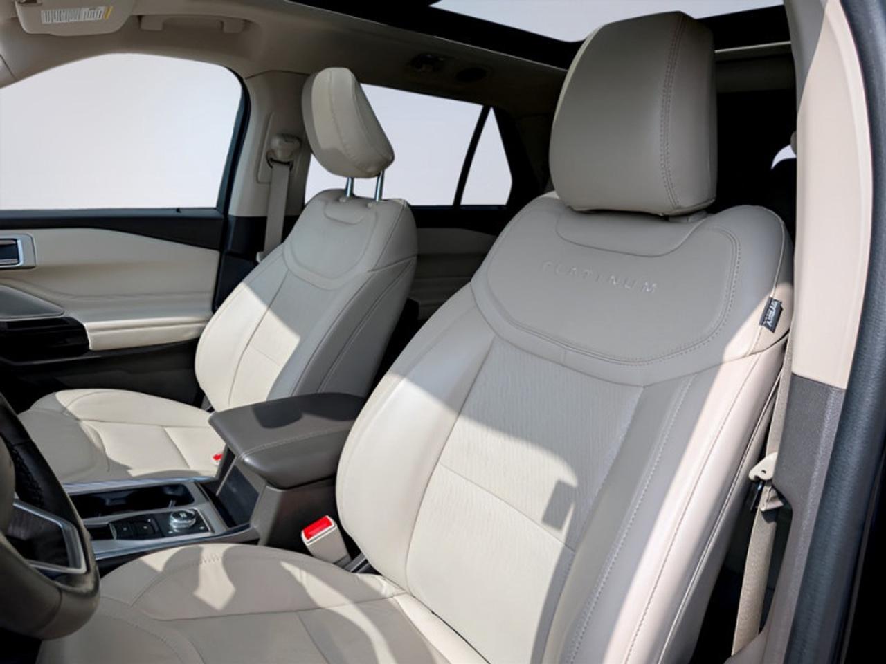 2022 Ford Explorer Platinum  **TECHNOLOGY PACKAGE** Photo